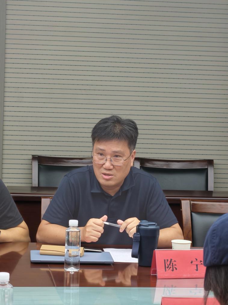 来访团队先行参观了零跑汽车产学研创新