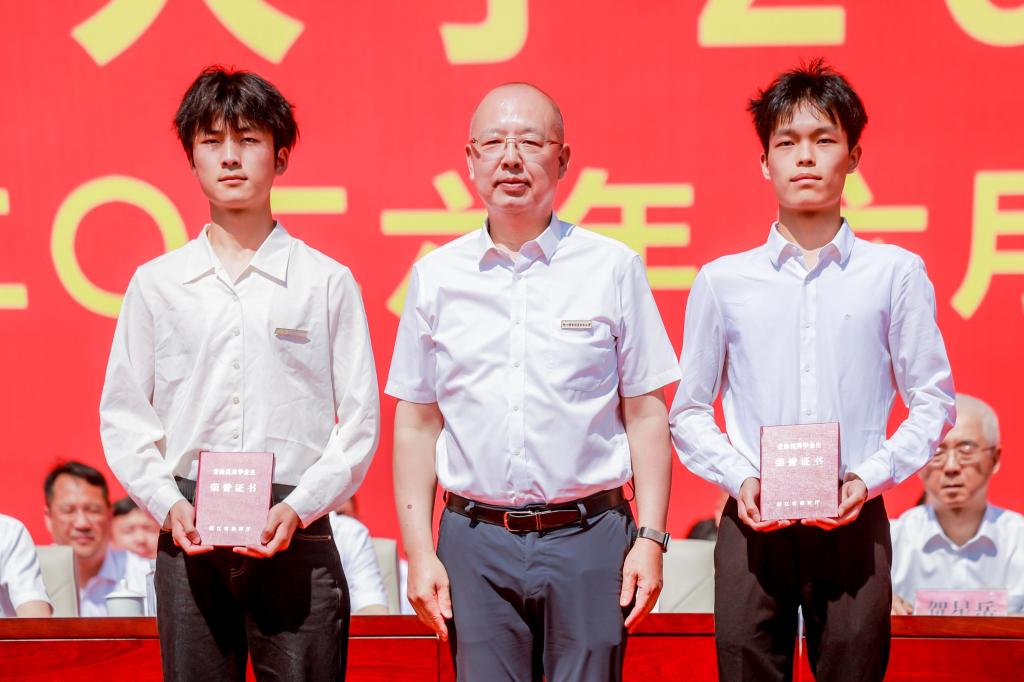 全体毕业生将带着“机电”烙印迈向崭新