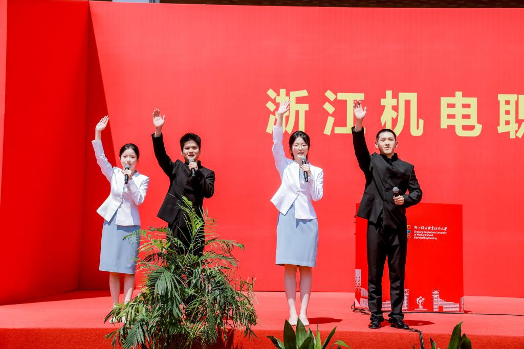 不断更新人工智能素养和数字化应用技能