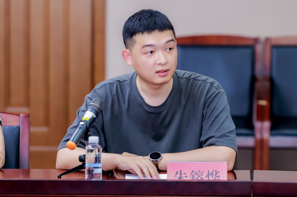 威廉官网入口栏目导航举行毕业生代表座