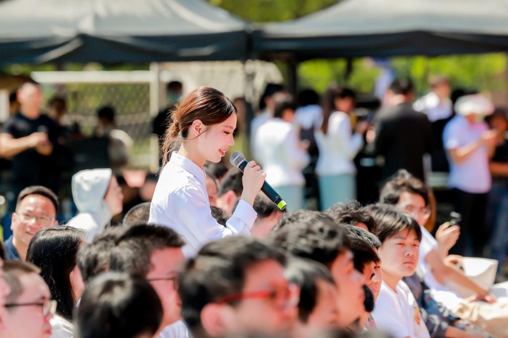 全体毕业生将带着“机电”烙印迈向崭新