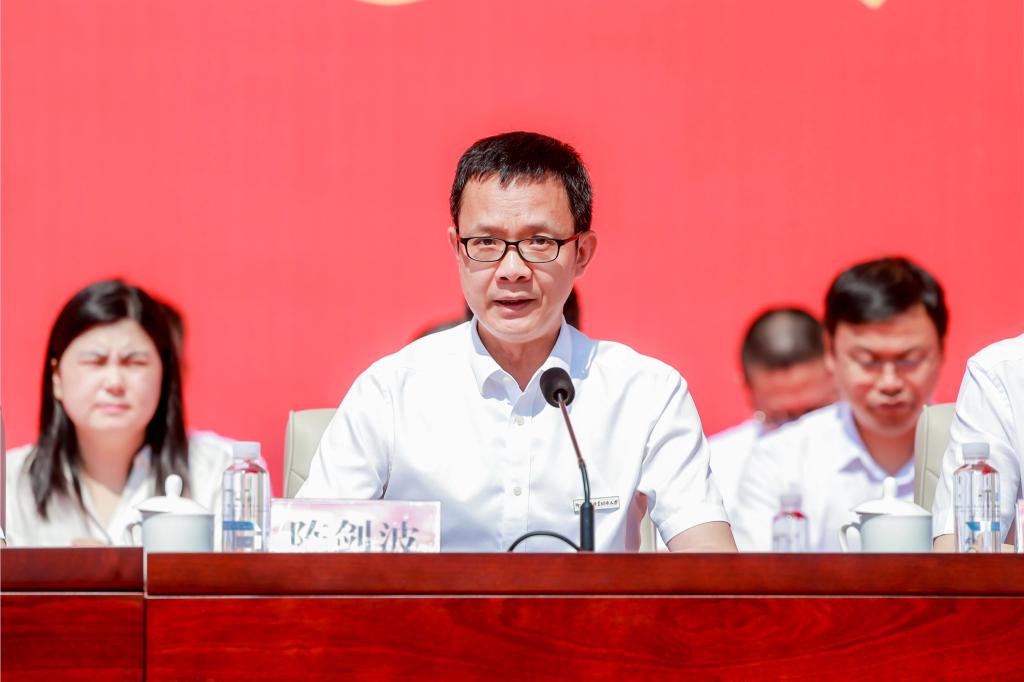 始终怀“国之大者”