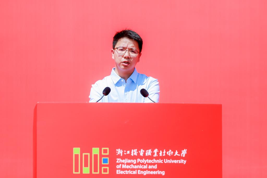 以奉献祖国和服务人民为宗旨