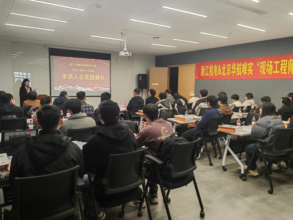 文章题为“把生产线搬进课程表”