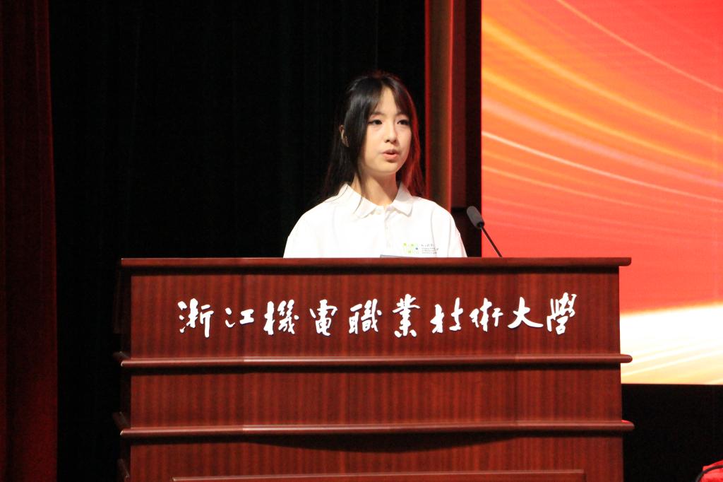 全体新生班主任以及2025级新生参加